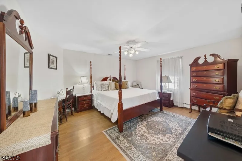 932 Beatrice Pkwy Edison, NJ 08820