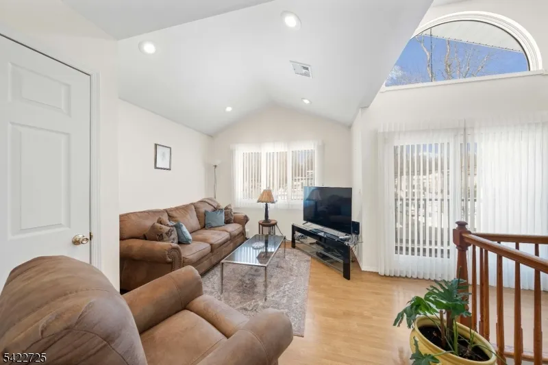 932 Beatrice Pkwy Edison, NJ 08820