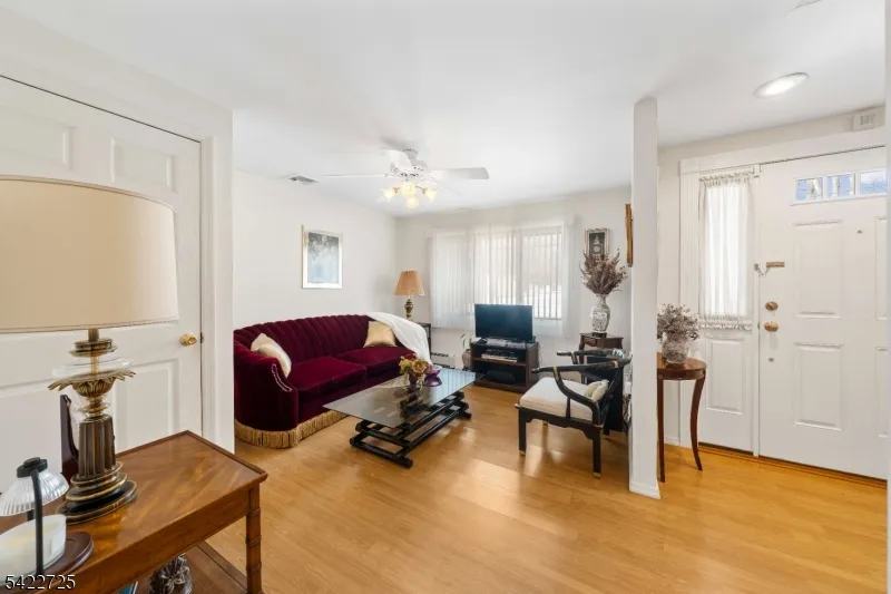932 Beatrice Pkwy Edison, NJ 08820