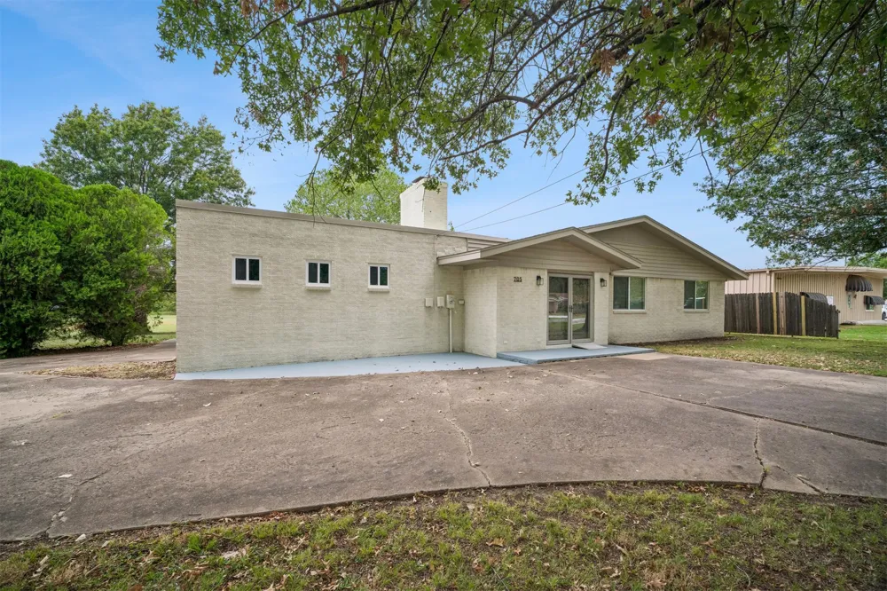 705 Main Street Wagoner, OK 74467