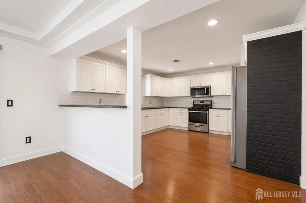 14 Luther Avenue Hopelawn, NJ 08861