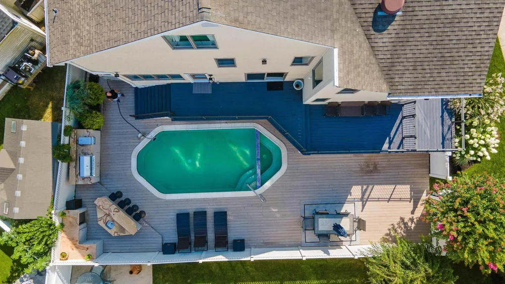 7600 Bayshore Dr Margate, NJ 08402
