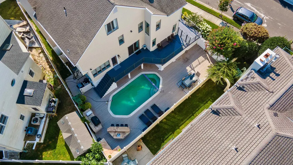 7600 Bayshore Dr Margate, NJ 08402
