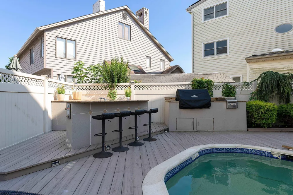 7600 Bayshore Dr Margate, NJ 08402