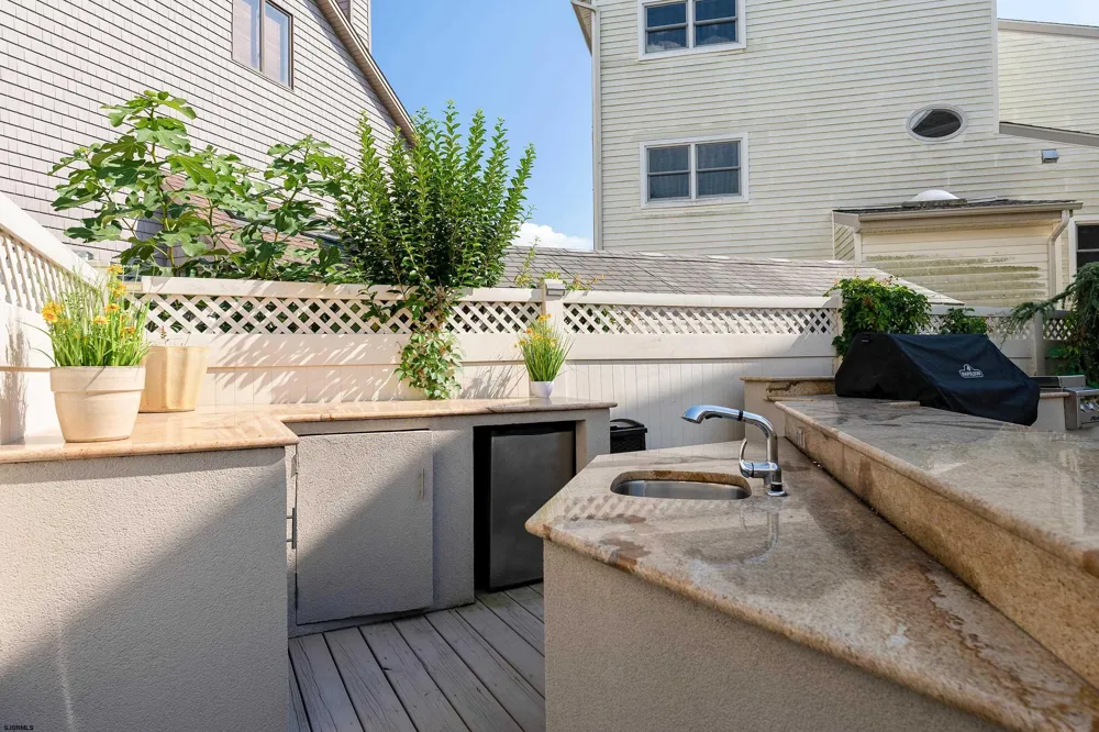 7600 Bayshore Dr Margate, NJ 08402