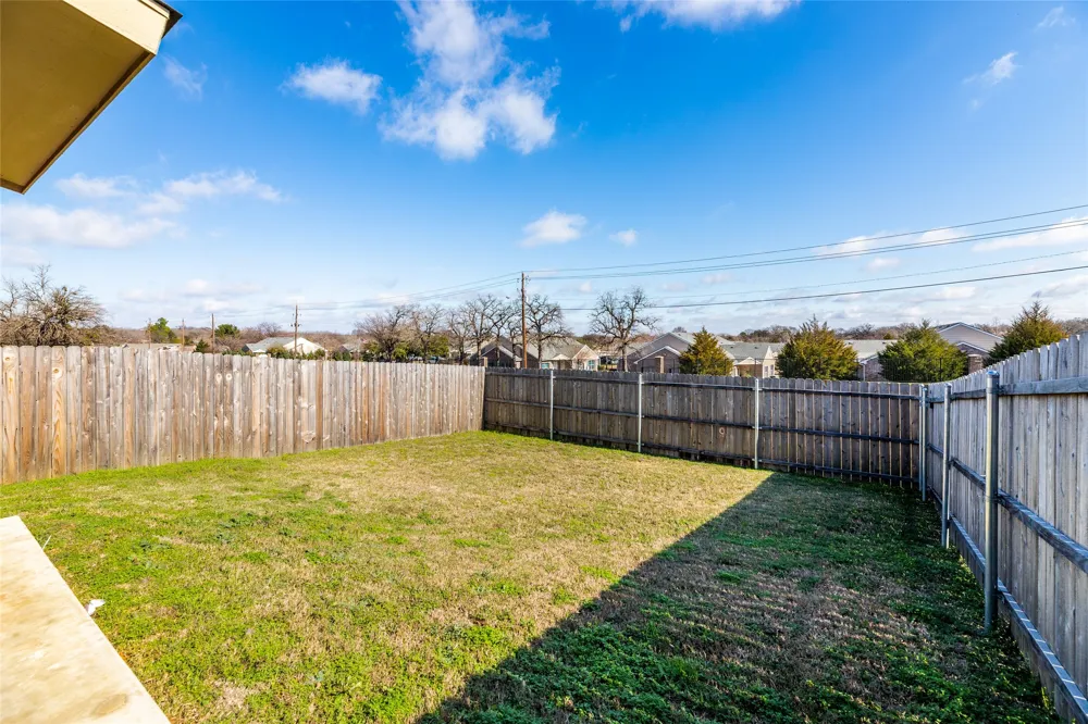 7323 S Colonial Drive Forest Hill, TX 76140