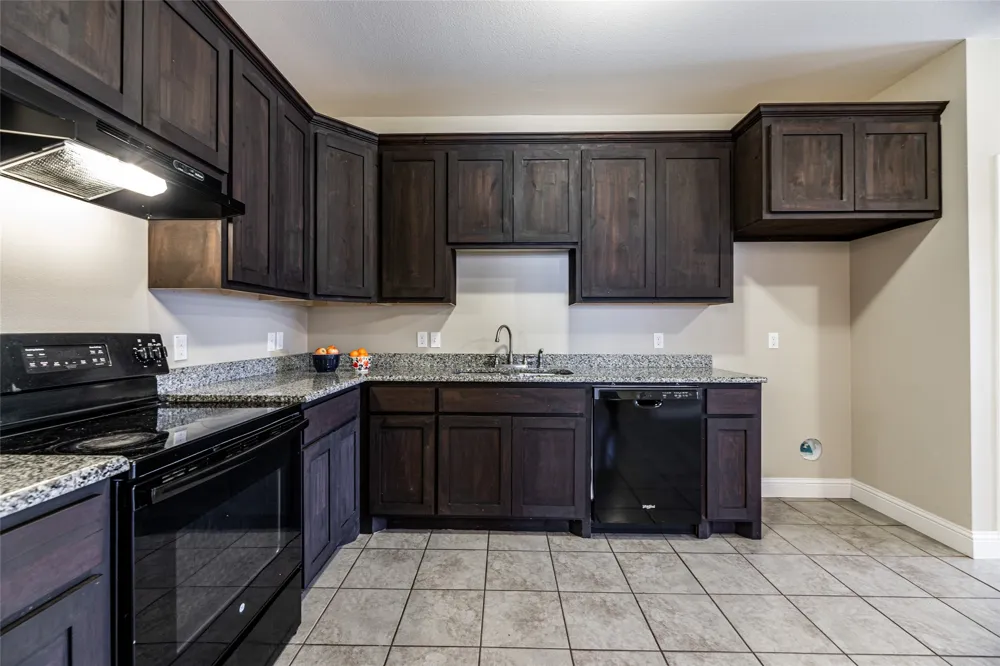 7323 S Colonial Drive Forest Hill, TX 76140