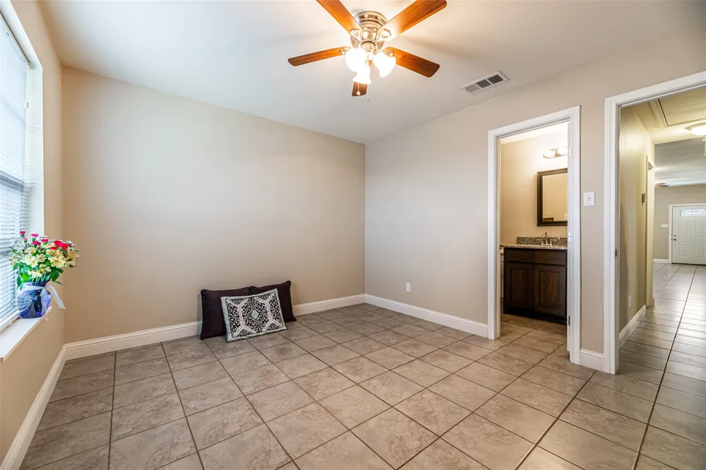 7323 S Colonial Drive Forest Hill, TX 76140