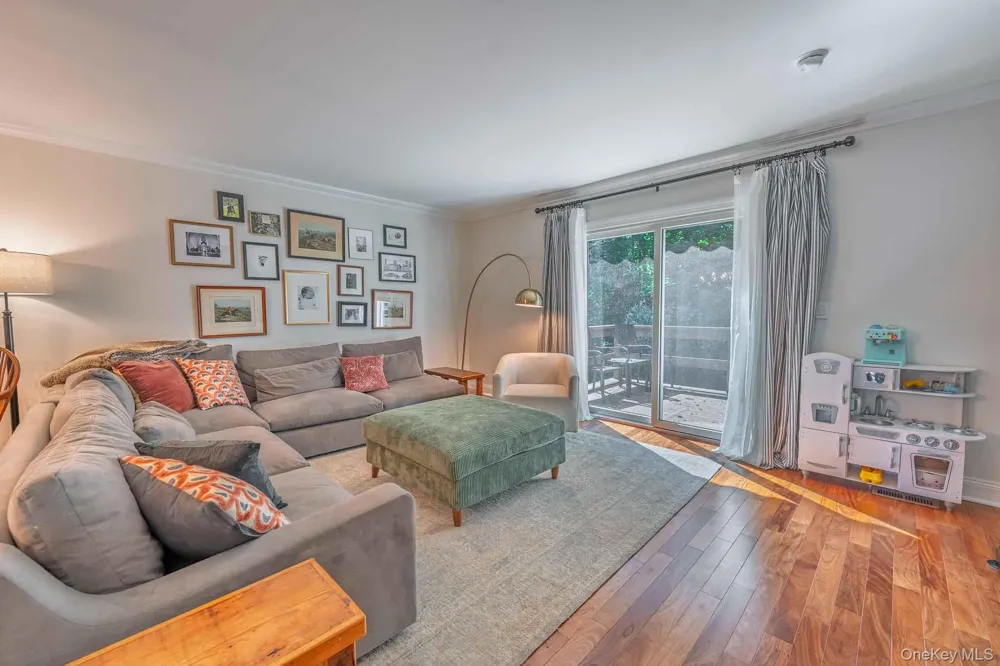16 Pine Street Huntington, NY 11743