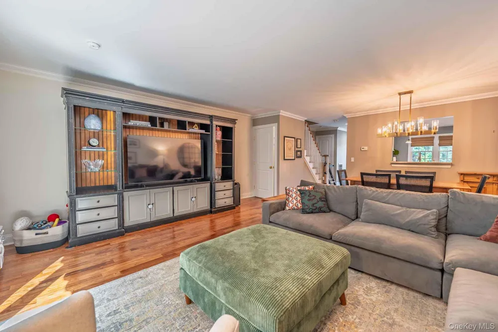 16 Pine Street Huntington, NY 11743