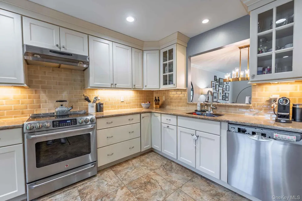 16 Pine Street Huntington, NY 11743