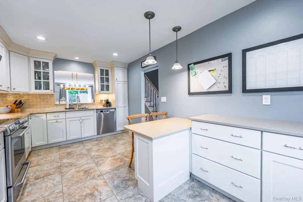 16 Pine Street Huntington, NY 11743