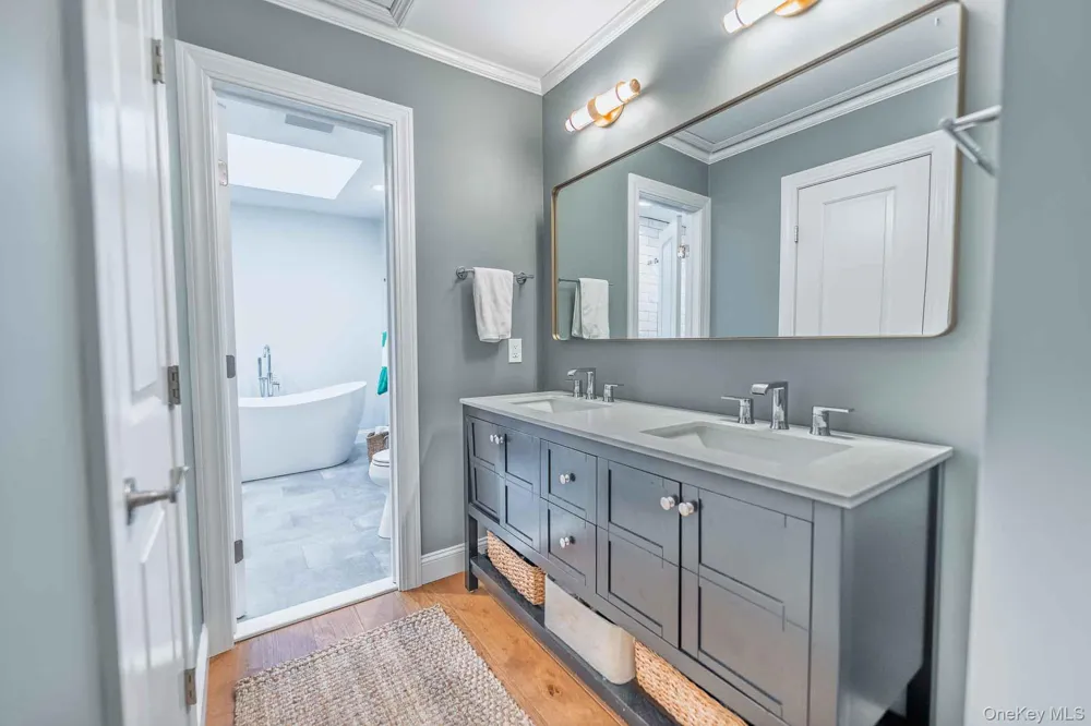 16 Pine Street Huntington, NY 11743