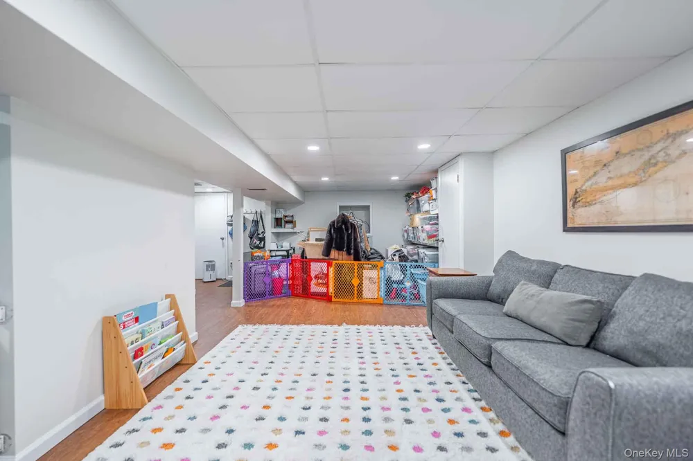 16 Pine Street Huntington, NY 11743