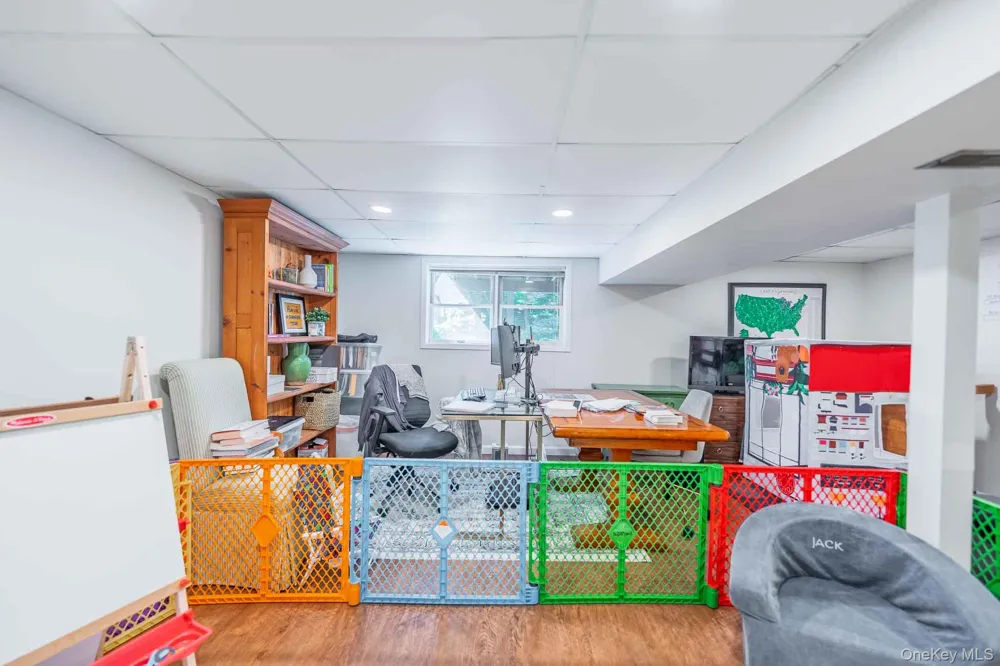 16 Pine Street Huntington, NY 11743
