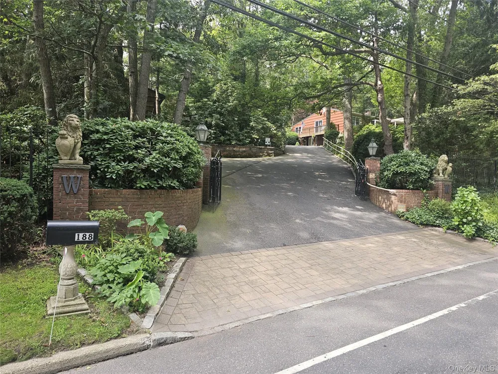188 Daly Road East Northport, NY 11731