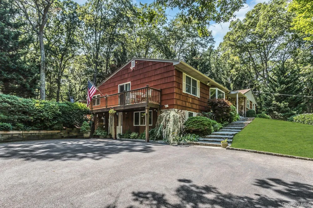 188 Daly Road East Northport, NY 11731