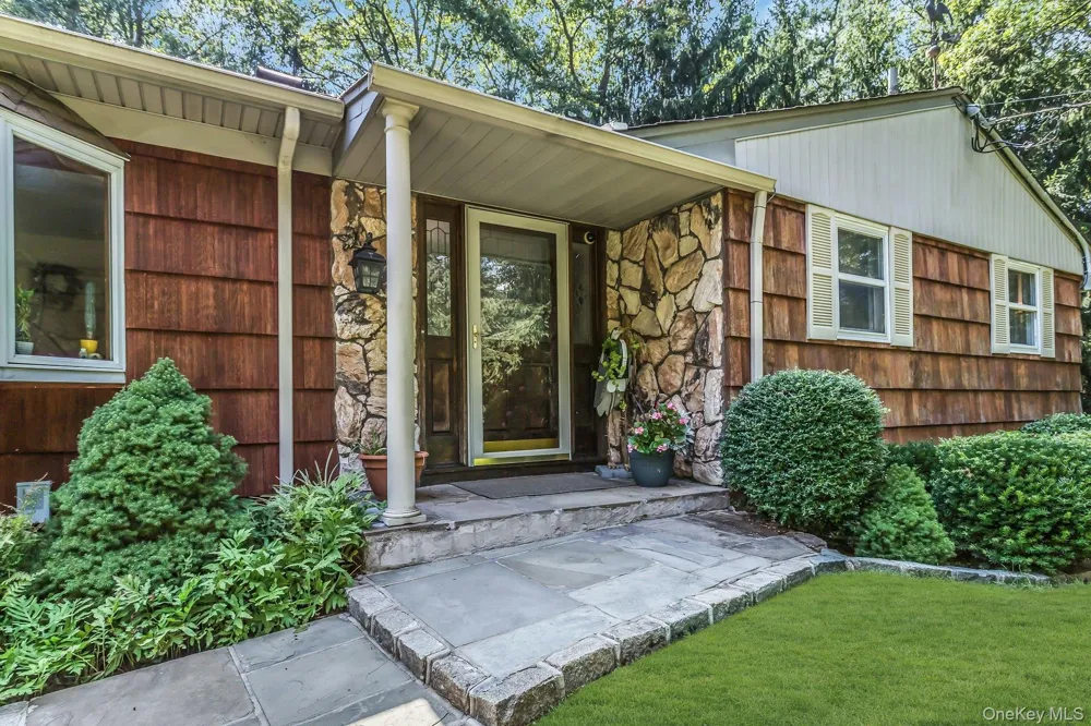 188 Daly Road East Northport, NY 11731