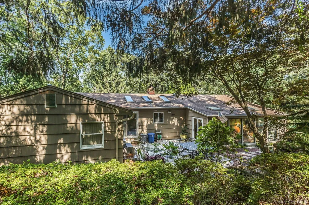 188 Daly Road East Northport, NY 11731