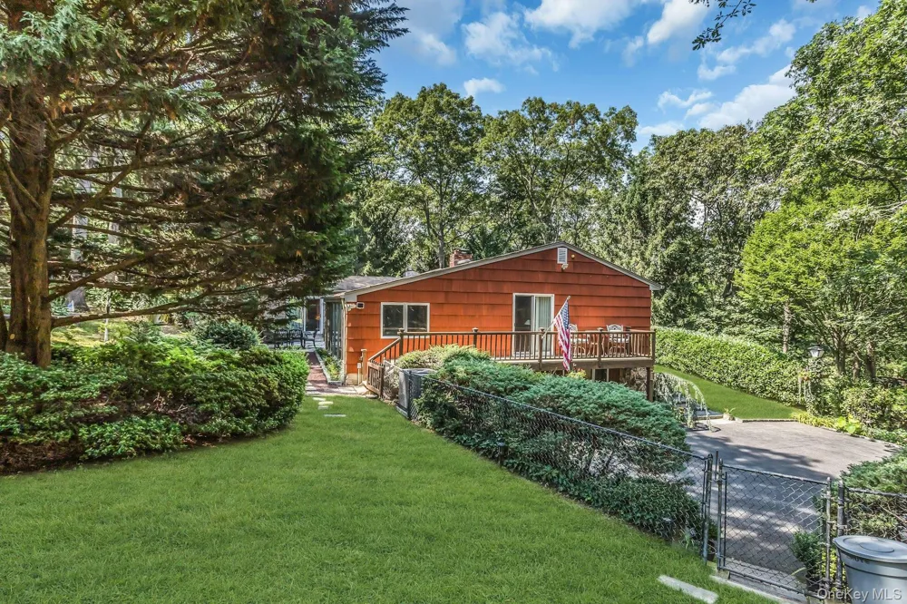 188 Daly Road East Northport, NY 11731