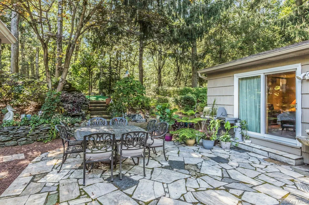 188 Daly Road East Northport, NY 11731