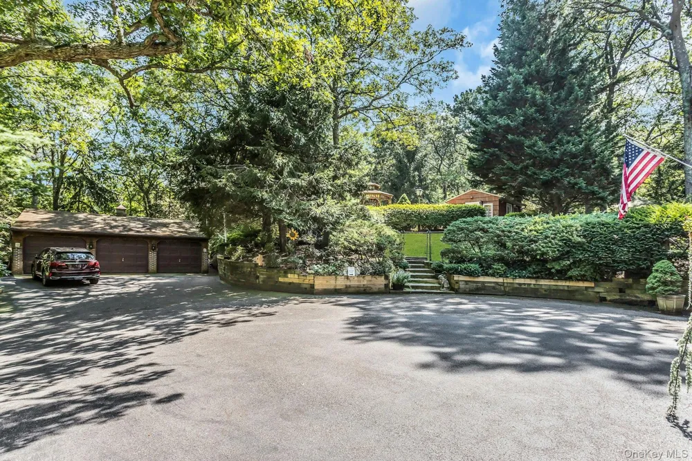 188 Daly Road East Northport, NY 11731