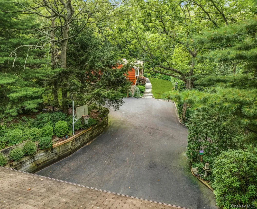 188 Daly Road East Northport, NY 11731