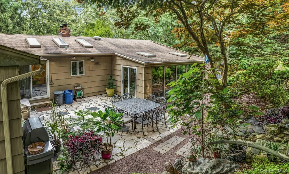 188 Daly Road East Northport, NY 11731