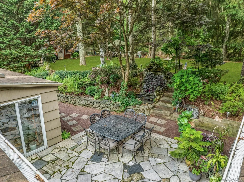 188 Daly Road East Northport, NY 11731