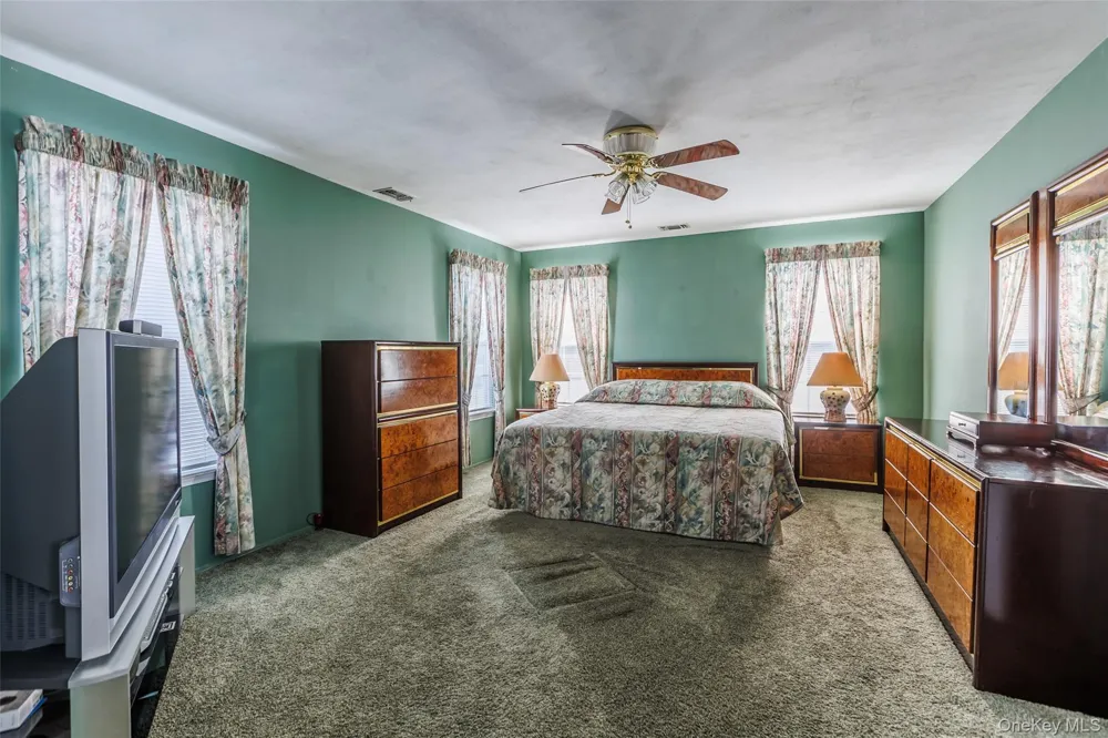619 Spring Lake Drive Middle Island, NY 11953