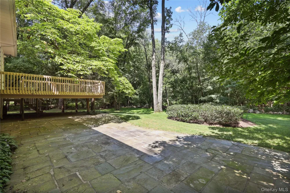 21 Iroquois Trail Harrison, NY 10528