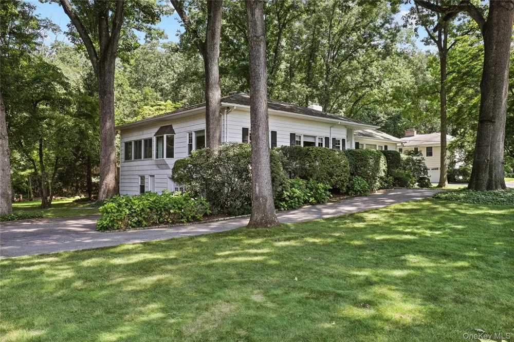 21 Iroquois Trail Harrison, NY 10528
