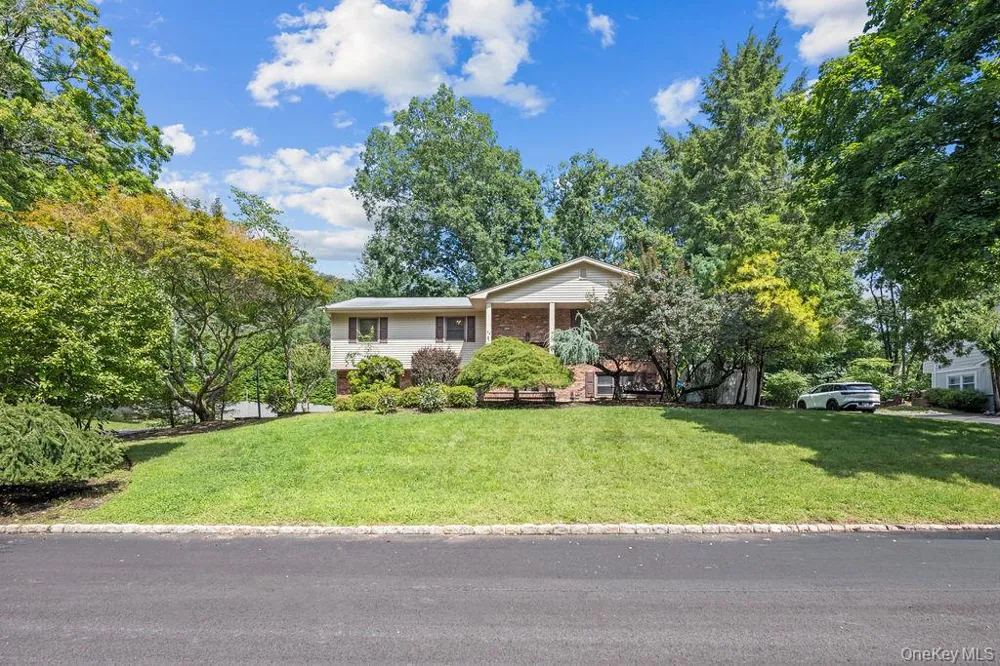 44 Palisades Court Pomona, NY 10970