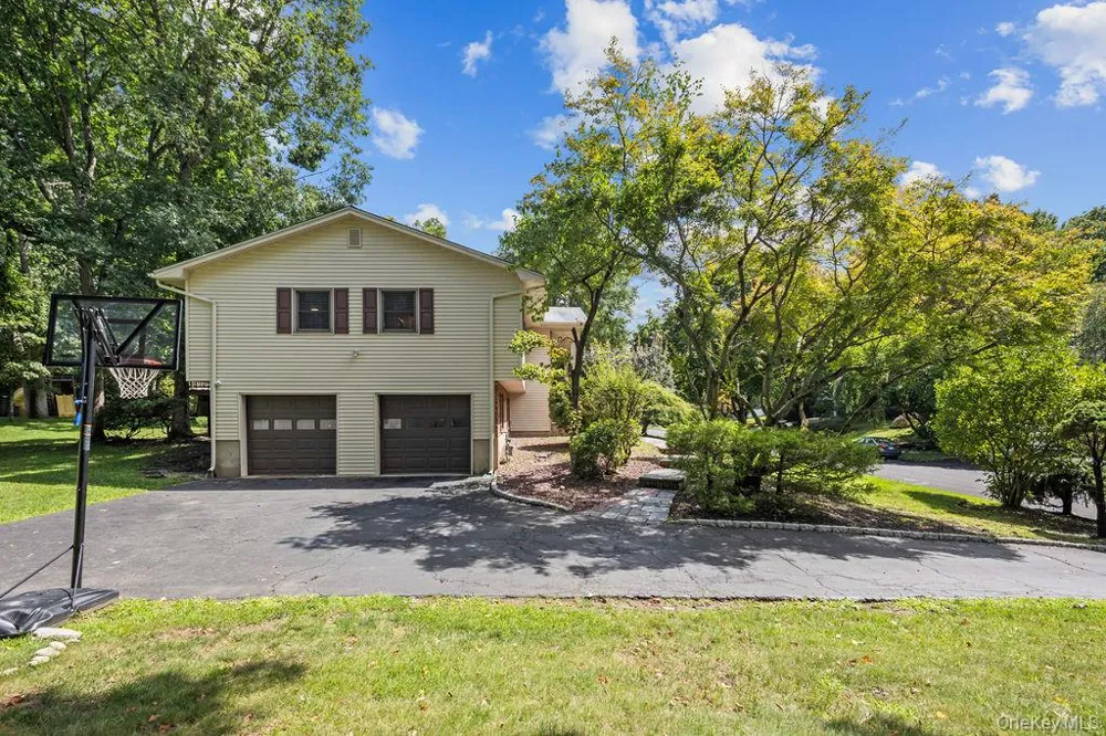 44 Palisades Court Pomona, NY 10970