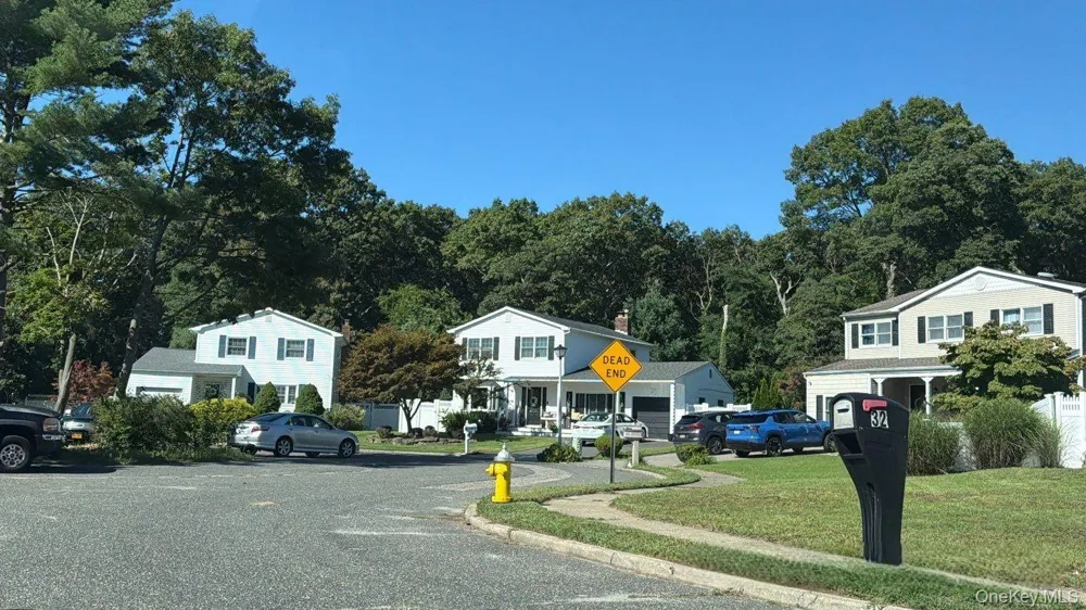 32 Sylvia Circle Holbrook, NY 11741