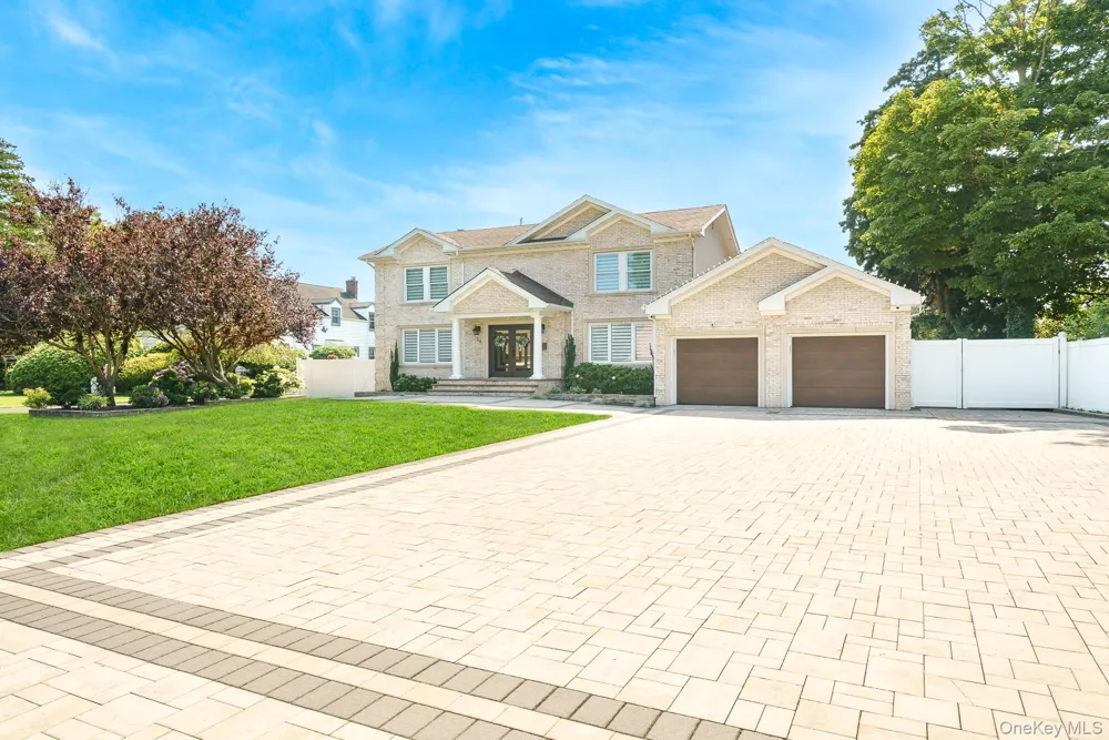 20 Mc Cue Lane Babylon, NY 11702