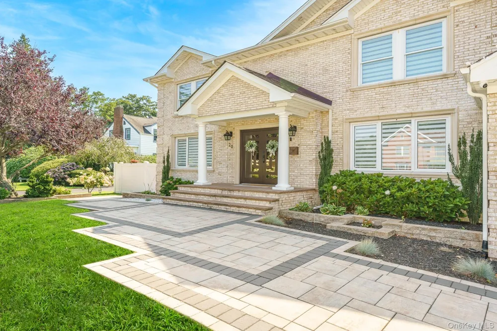20 Mc Cue Lane Babylon, NY 11702