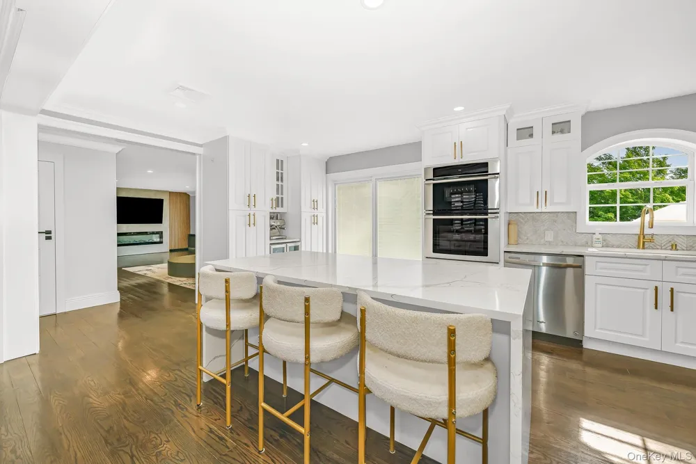 20 Mc Cue Lane Babylon, NY 11702