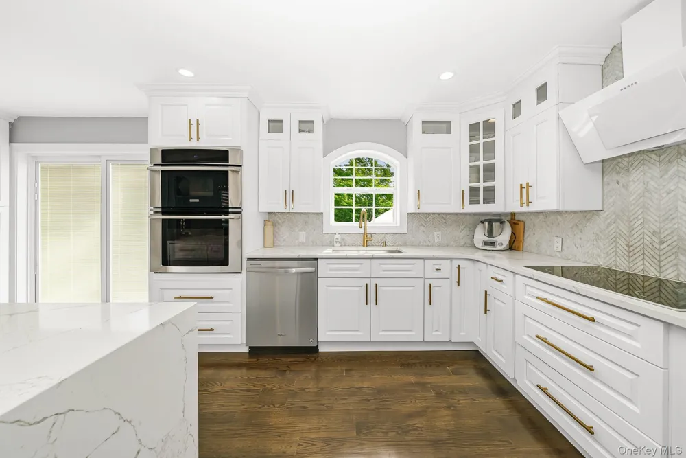 20 Mc Cue Lane Babylon, NY 11702