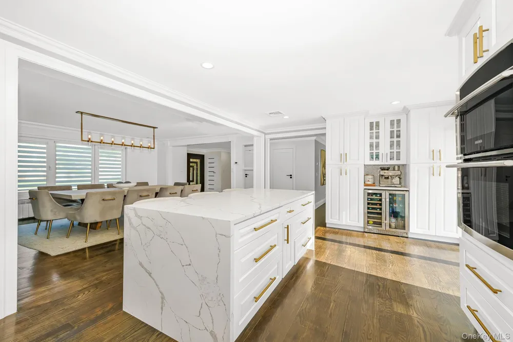 20 Mc Cue Lane Babylon, NY 11702