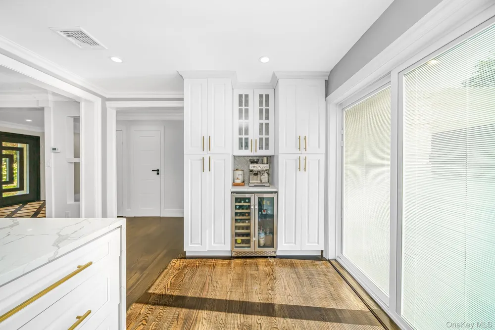20 Mc Cue Lane Babylon, NY 11702