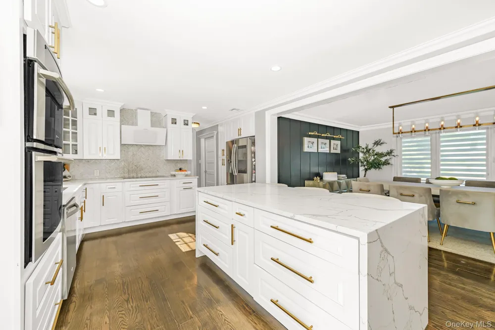 20 Mc Cue Lane Babylon, NY 11702