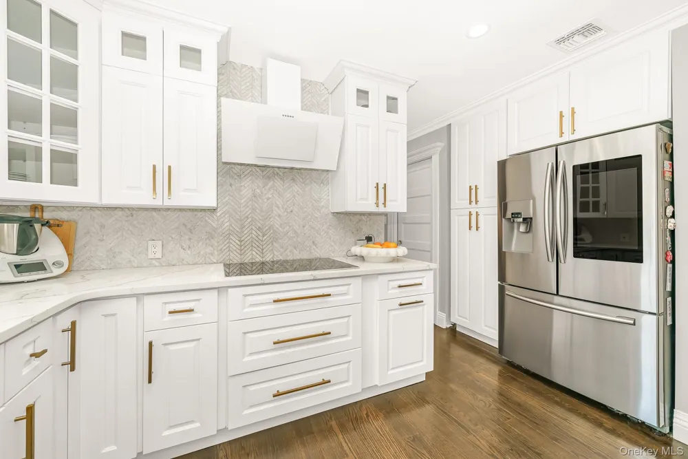 20 Mc Cue Lane Babylon, NY 11702