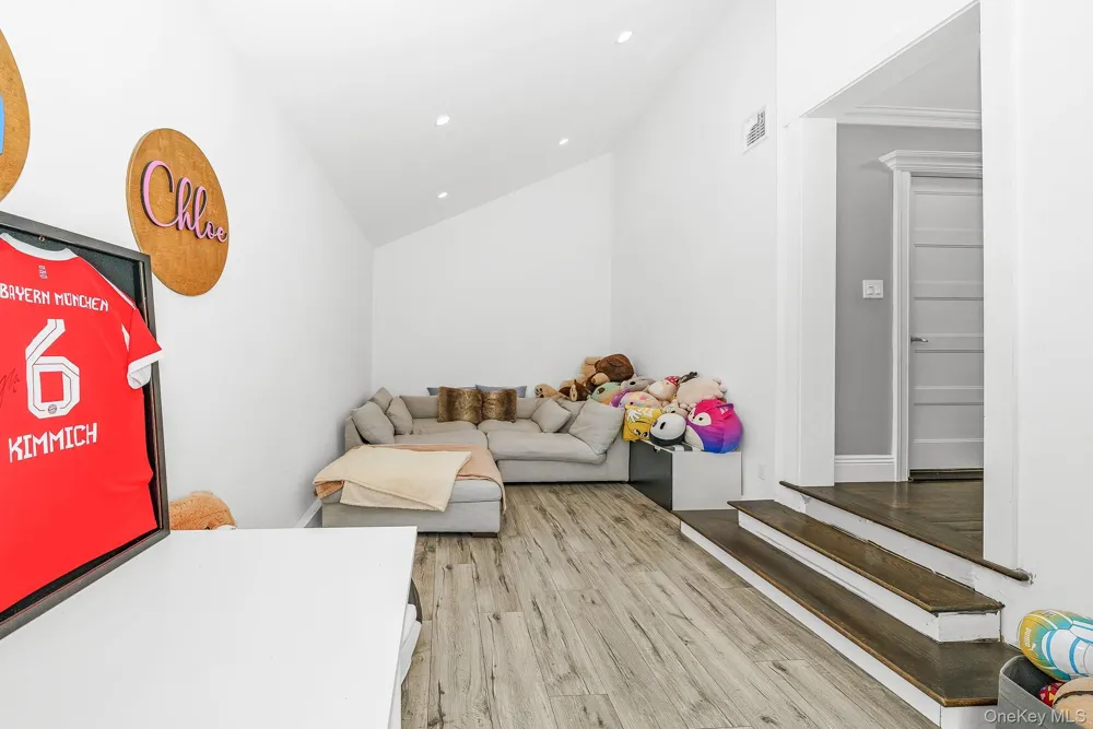 20 Mc Cue Lane Babylon, NY 11702