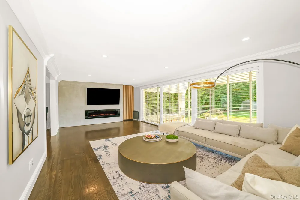 20 Mc Cue Lane Babylon, NY 11702