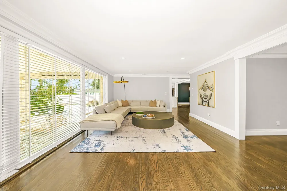 20 Mc Cue Lane Babylon, NY 11702