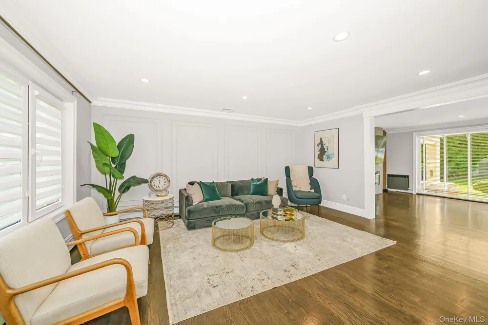 20 Mc Cue Lane Babylon, NY 11702