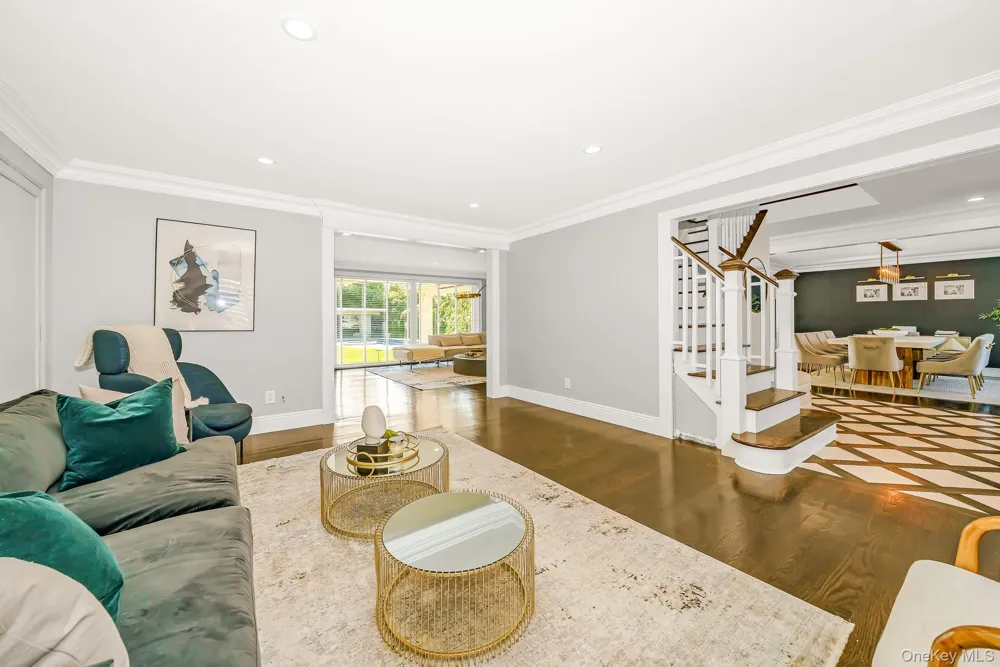 20 Mc Cue Lane Babylon, NY 11702