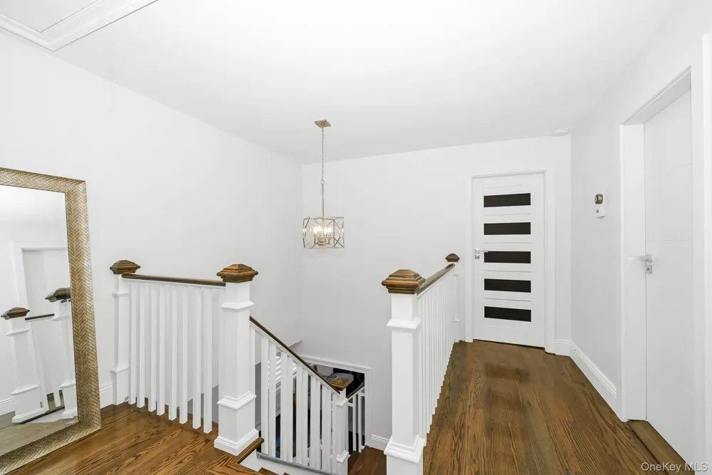 20 Mc Cue Lane Babylon, NY 11702