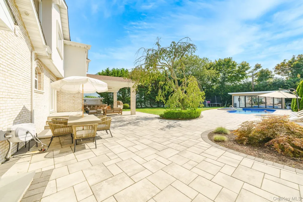 20 Mc Cue Lane Babylon, NY 11702